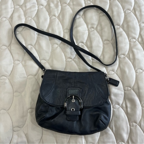 COACH Soho Black GENUINE LEATHER Flap.
SMALL CROSSBODY BAG W/ Buckle - Picture 1 of 10